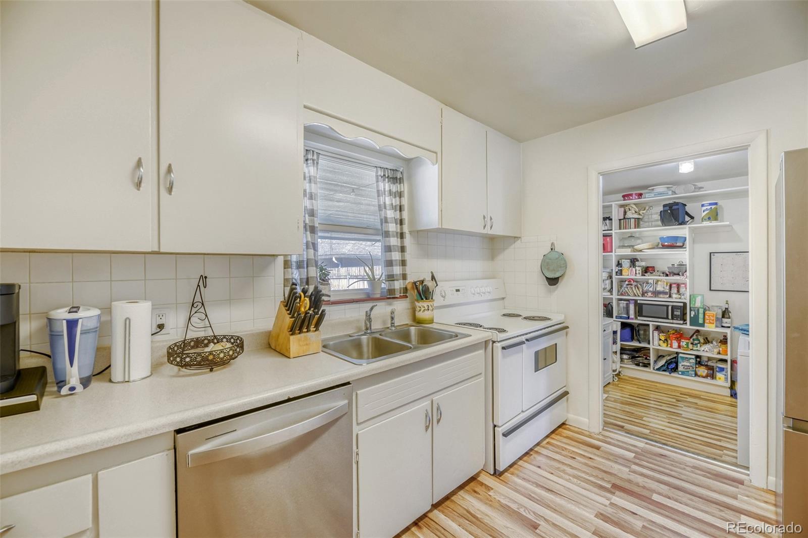 MLS Image #4 for 4745 s logan street,englewood, Colorado