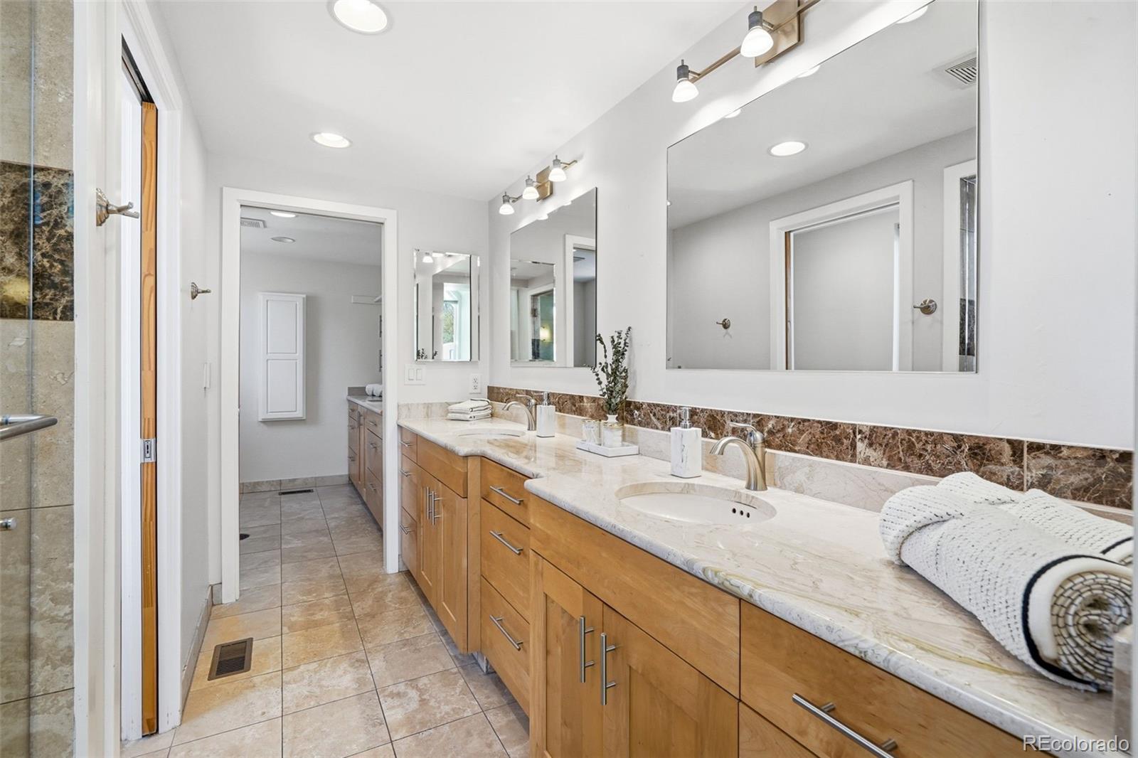 MLS Image #18 for 210 s marion parkway,denver, Colorado