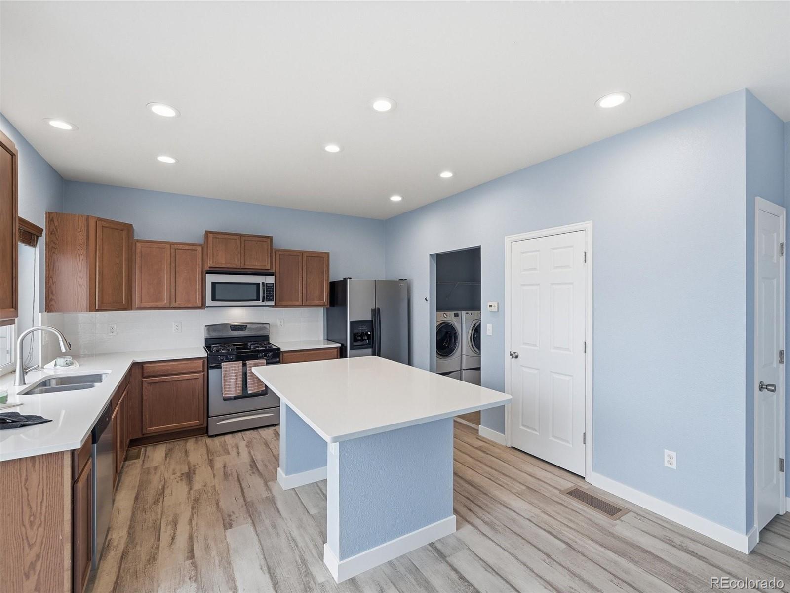 MLS Image #6 for 20641  randolph place,denver, Colorado