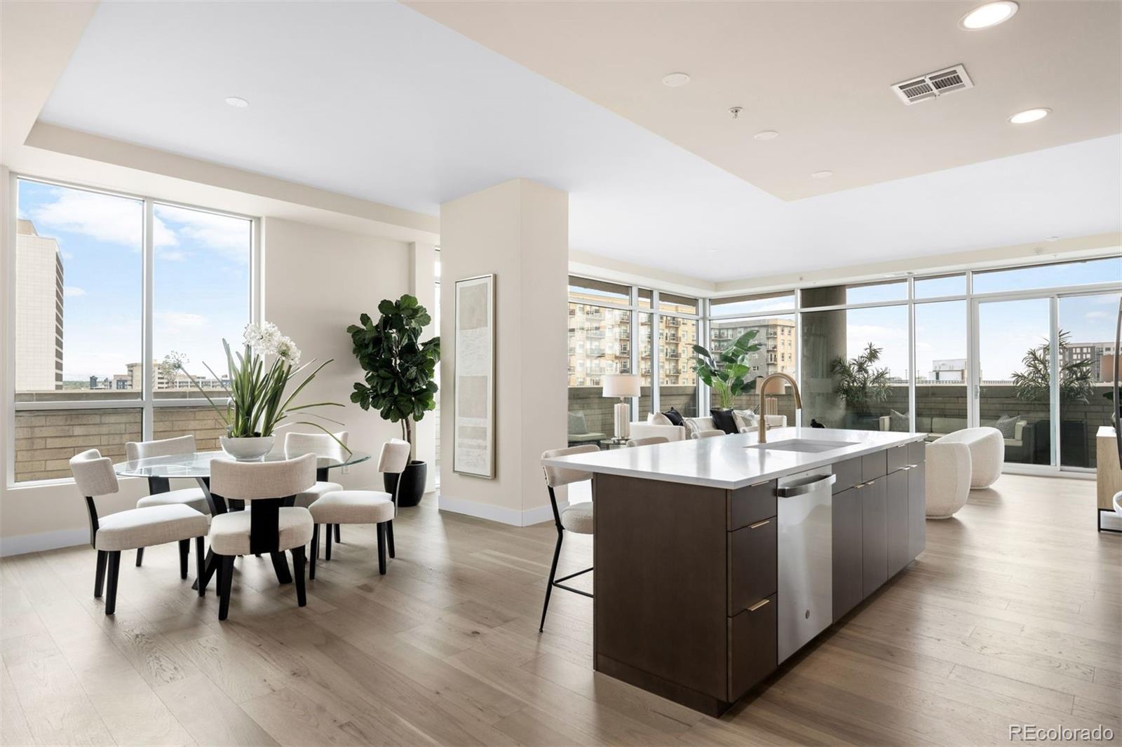 MLS Image #2 for 2001  lincoln street 721,denver, Colorado
