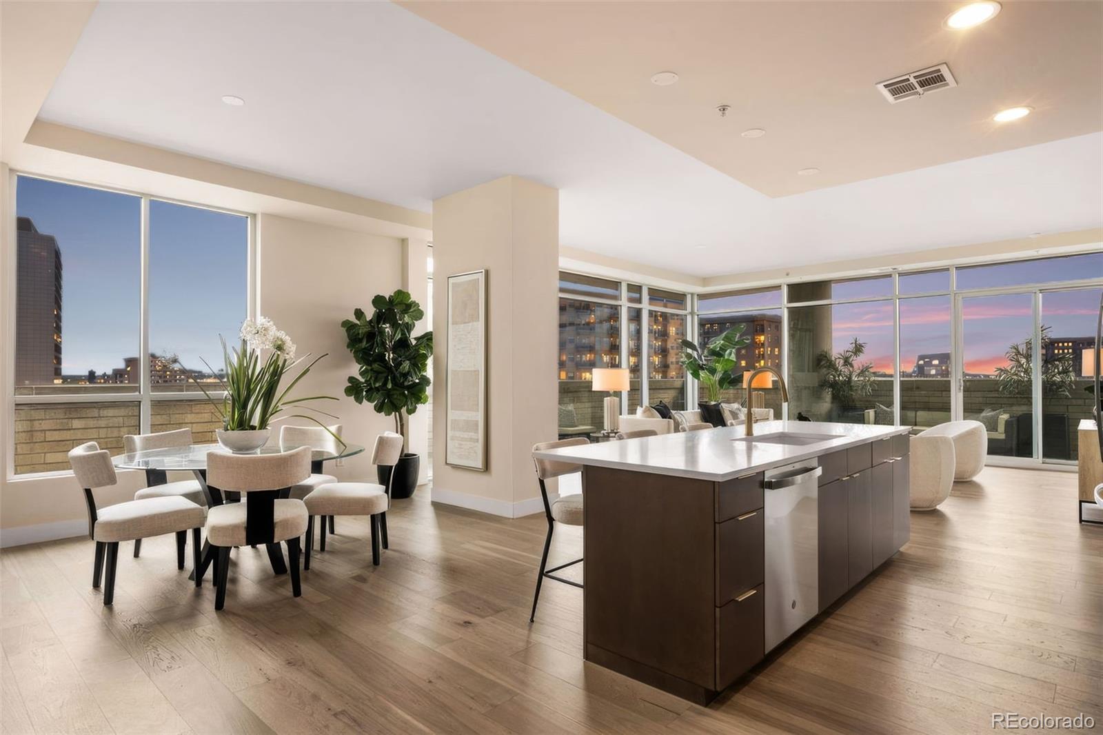 MLS Image #3 for 2001  lincoln street 721,denver, Colorado
