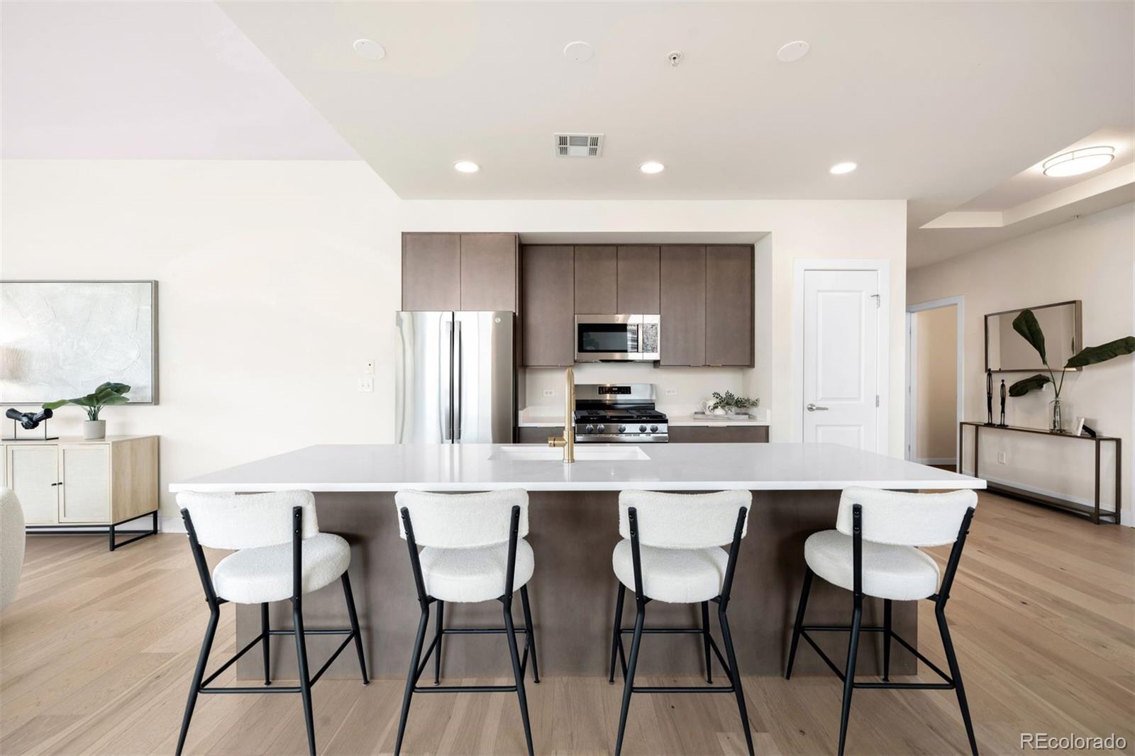 MLS Image #8 for 2001  lincoln street 721,denver, Colorado