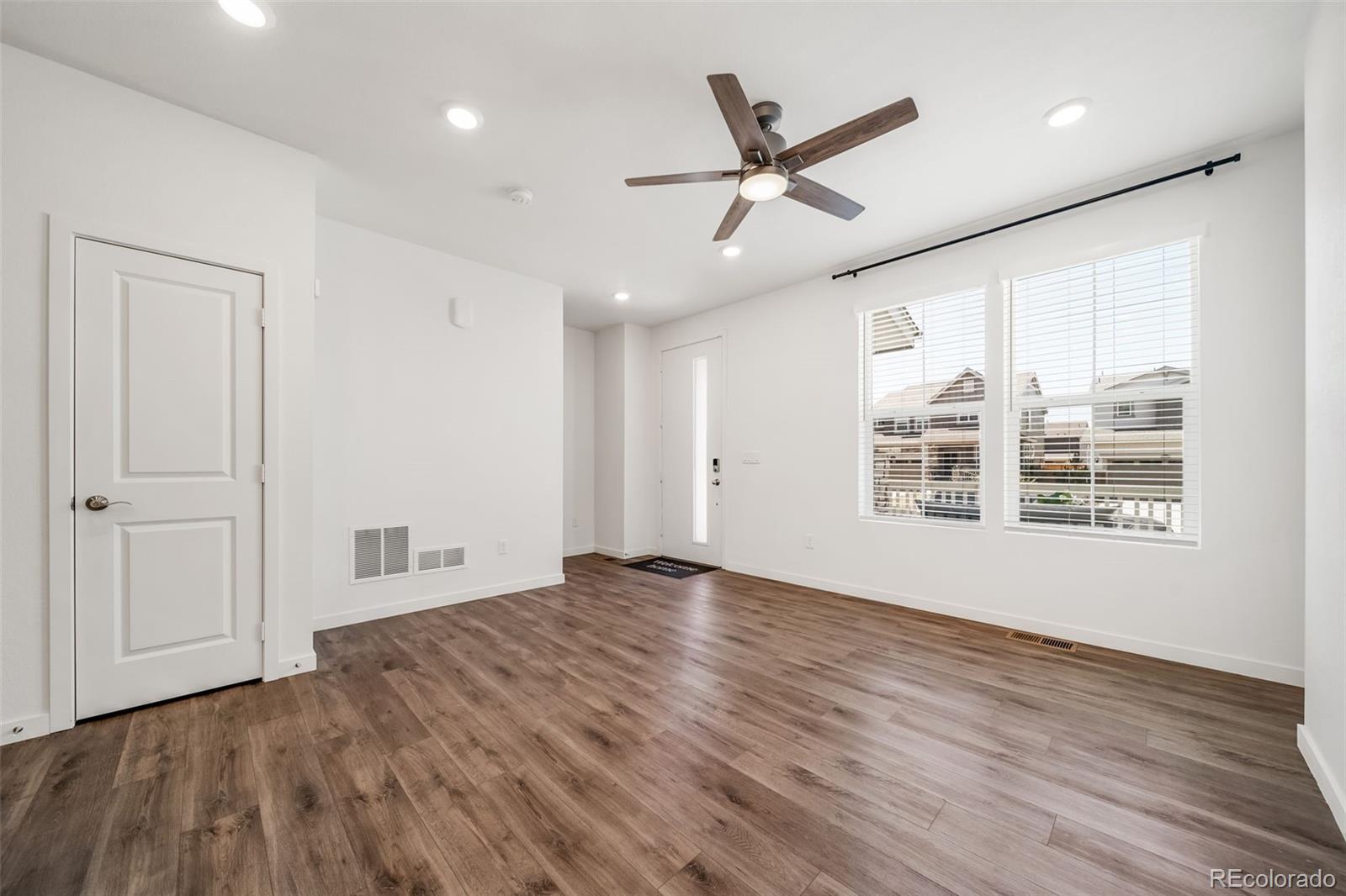 MLS Image #10 for 746 n bersshine court,watkins, Colorado
