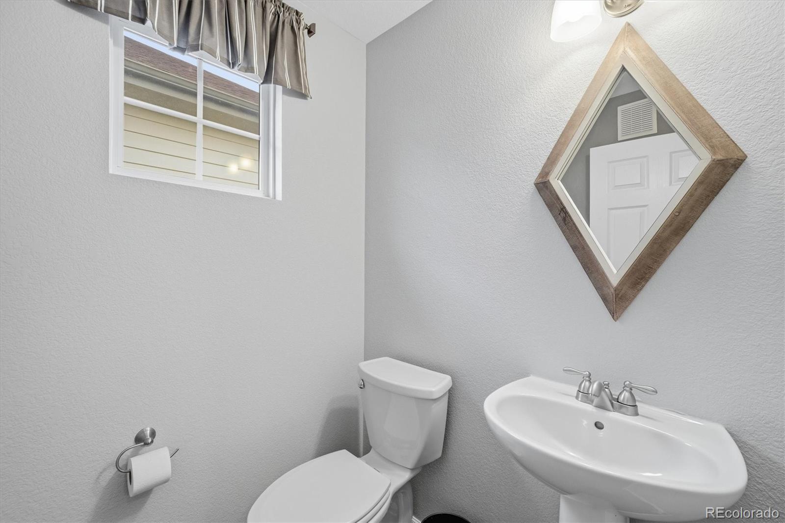 MLS Image #18 for 22353 e heritage parkway,aurora, Colorado
