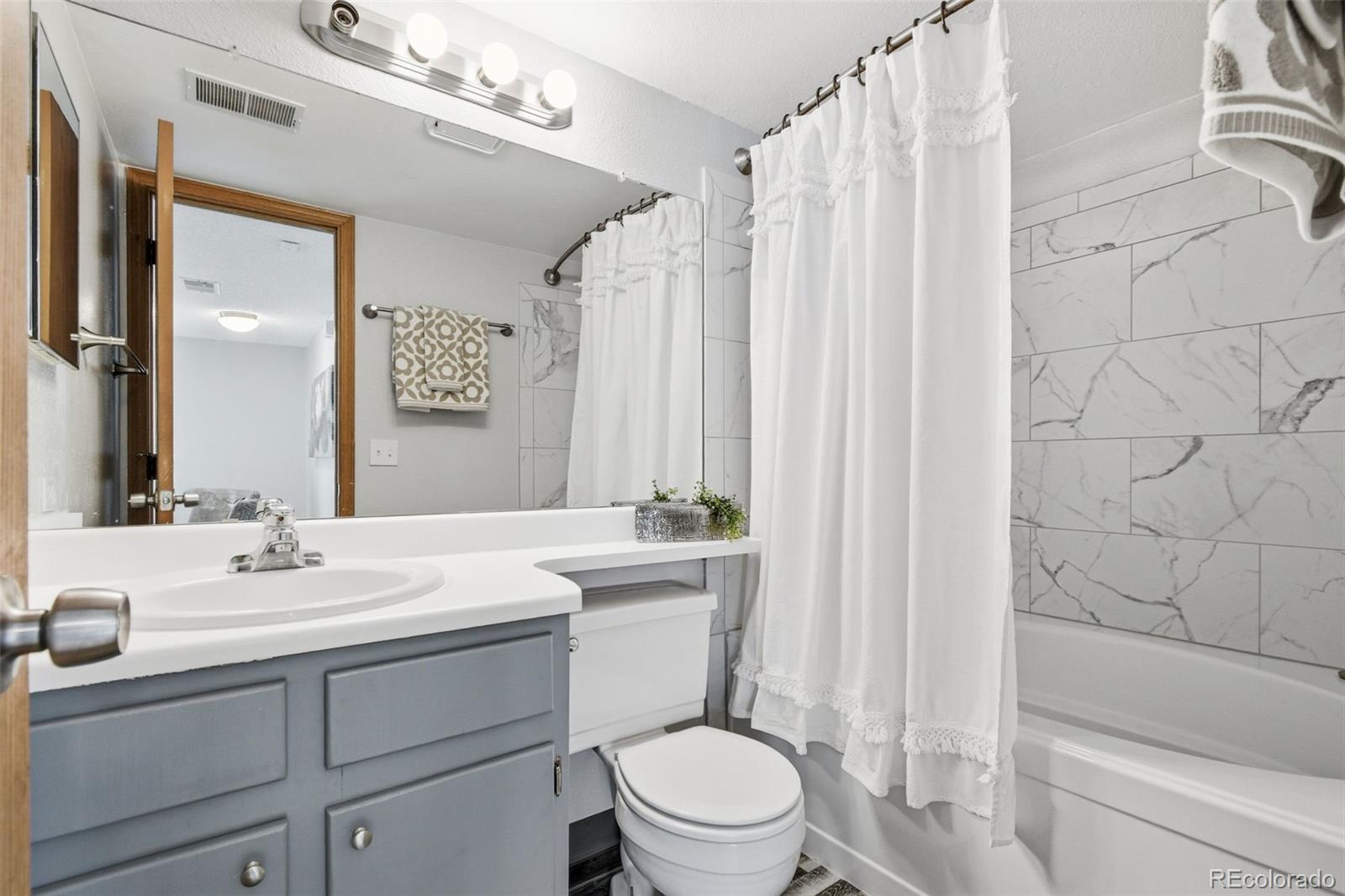 MLS Image #23 for 5250 s huron way,littleton, Colorado