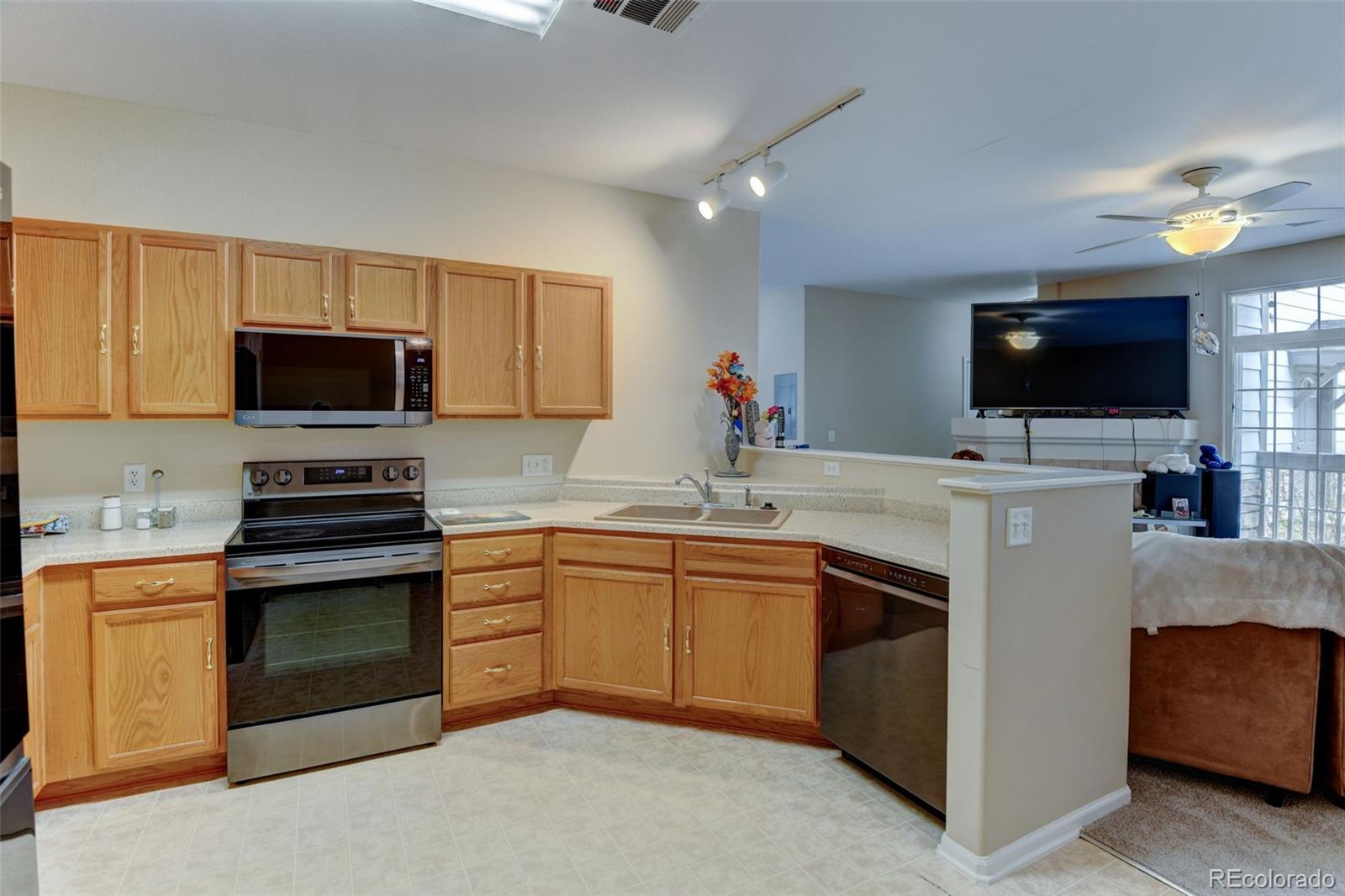 MLS Image #11 for 3281 e 103rd place 1403,thornton, Colorado