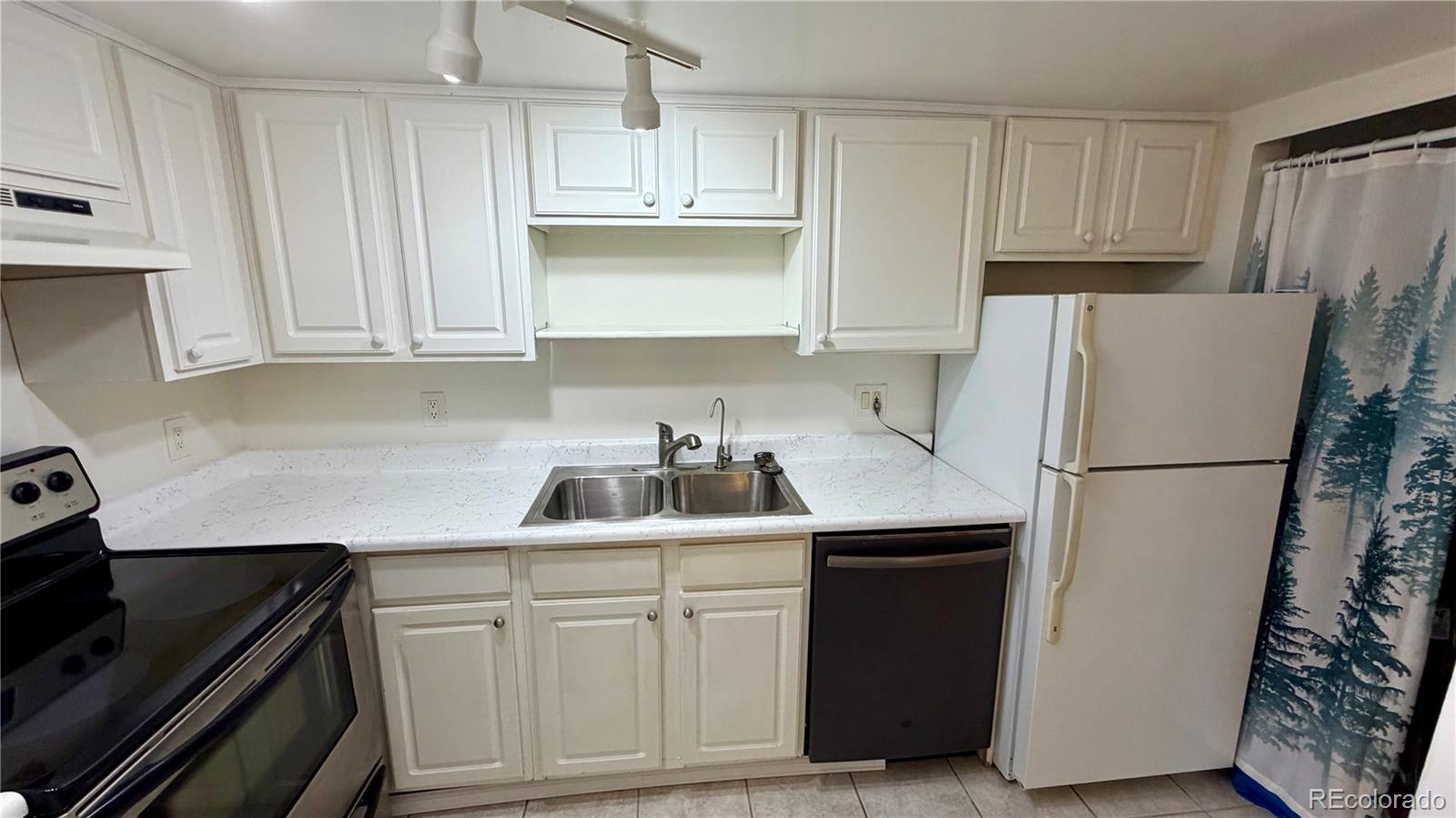 MLS Image #4 for 9725 e harvard avenue,denver, Colorado