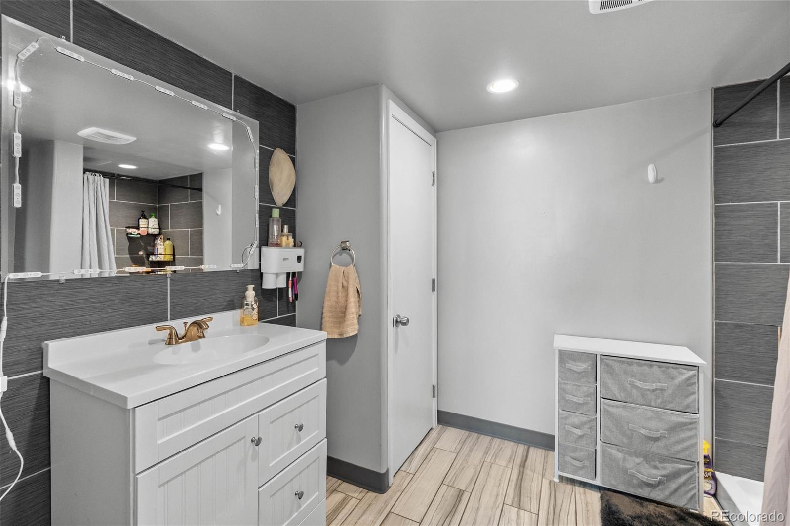 MLS Image #23 for 2779 s waco way,aurora, Colorado