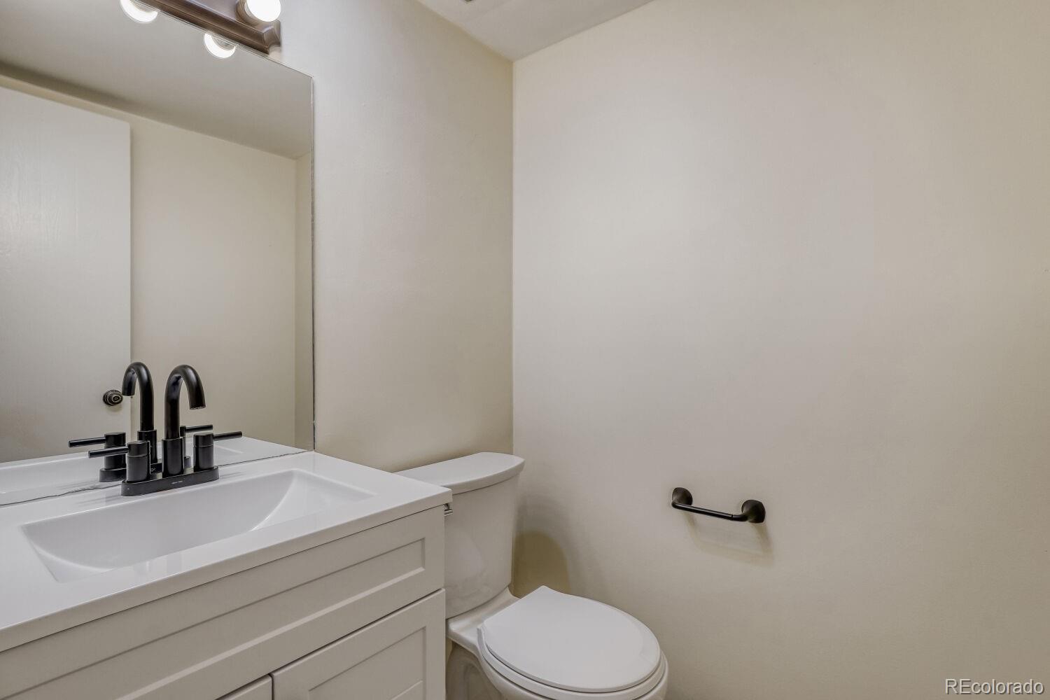 MLS Image #10 for 1231 s yosemite way,denver, Colorado