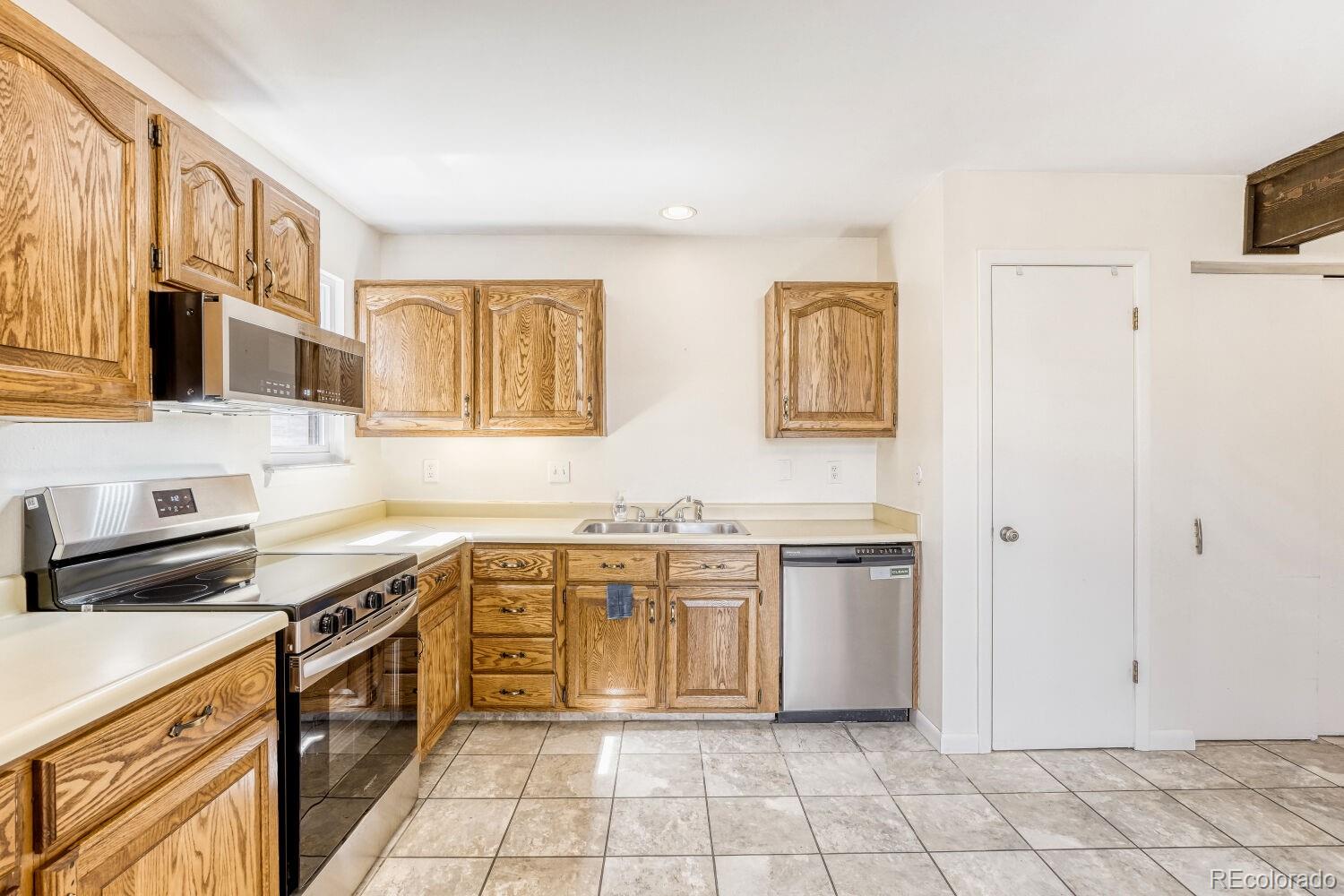 MLS Image #13 for 1231 s yosemite way,denver, Colorado