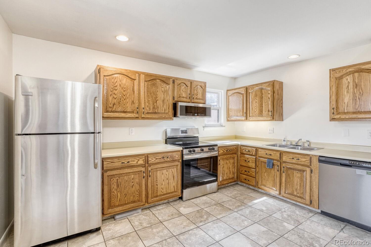 MLS Image #14 for 1231 s yosemite way,denver, Colorado