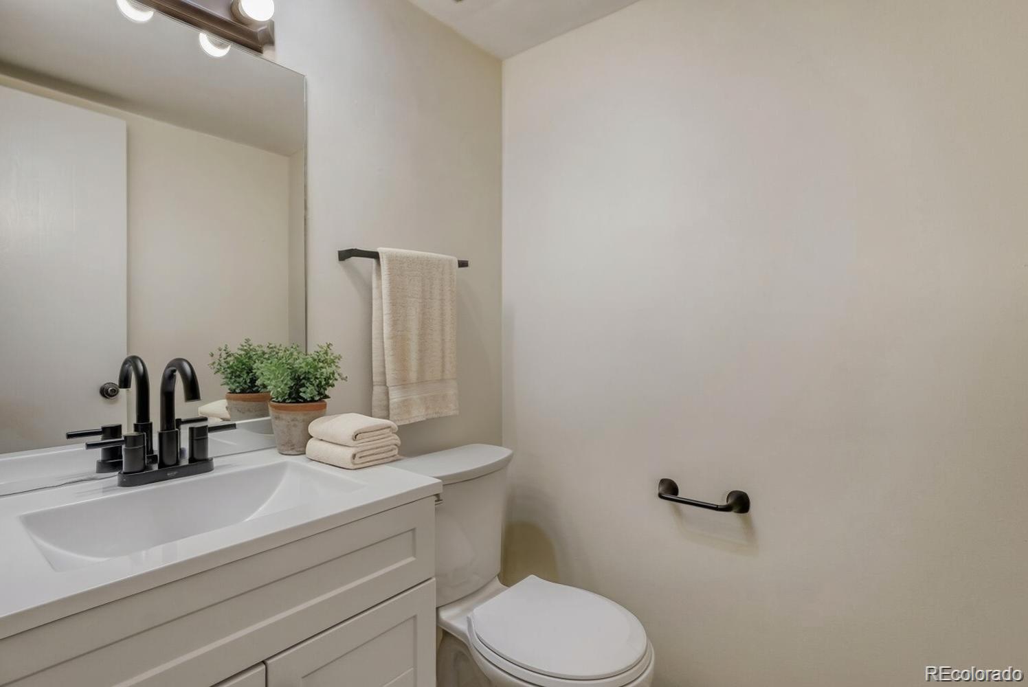MLS Image #5 for 1231 s yosemite way,denver, Colorado
