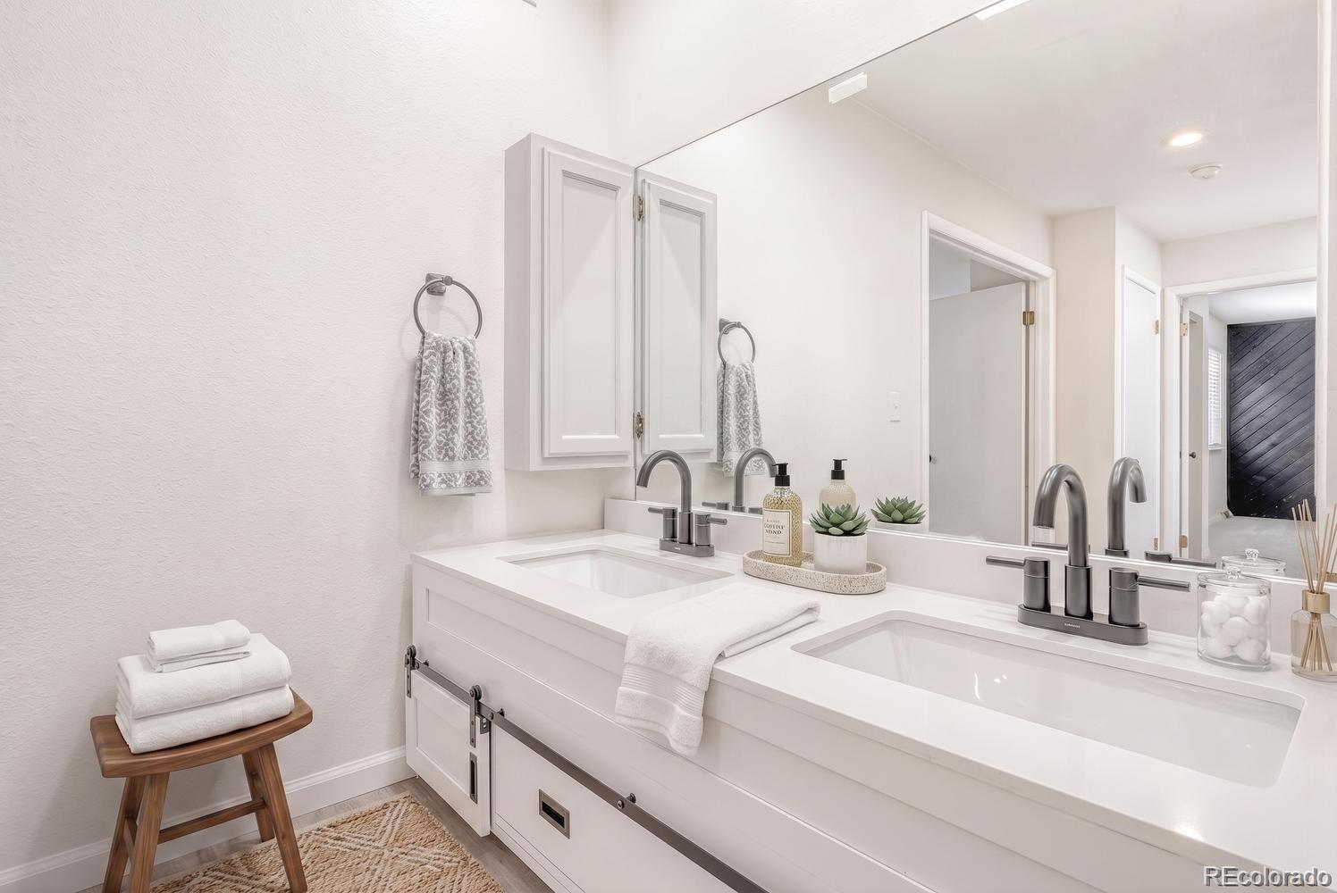 MLS Image #6 for 1231 s yosemite way,denver, Colorado