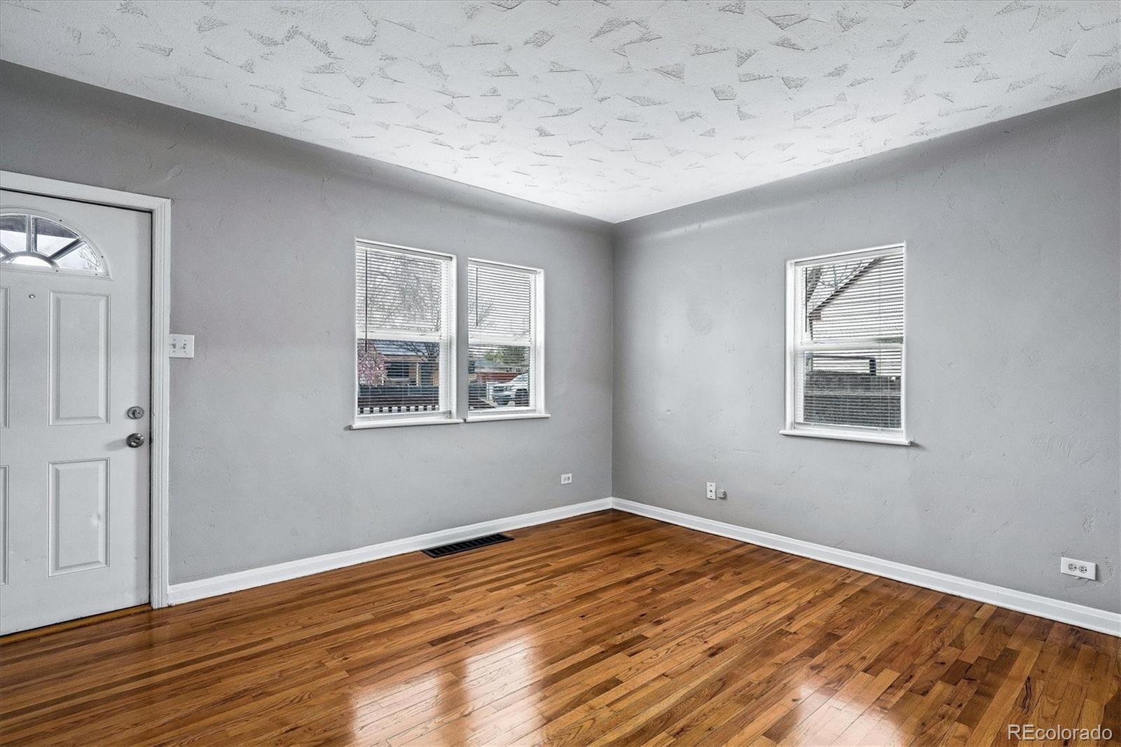 MLS Image #5 for 2037  geneva street,aurora, Colorado