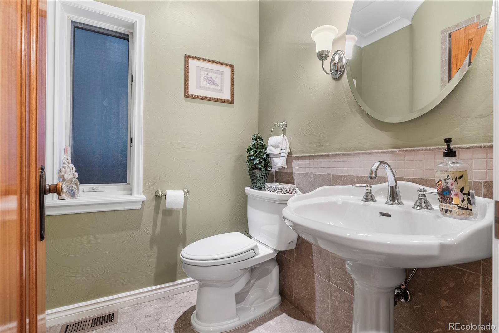 MLS Image #18 for 5530 e 6th avenue,denver, Colorado