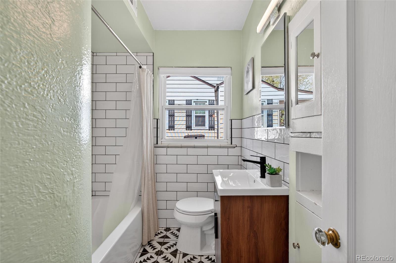 MLS Image #14 for 2380 s corona street,denver, Colorado