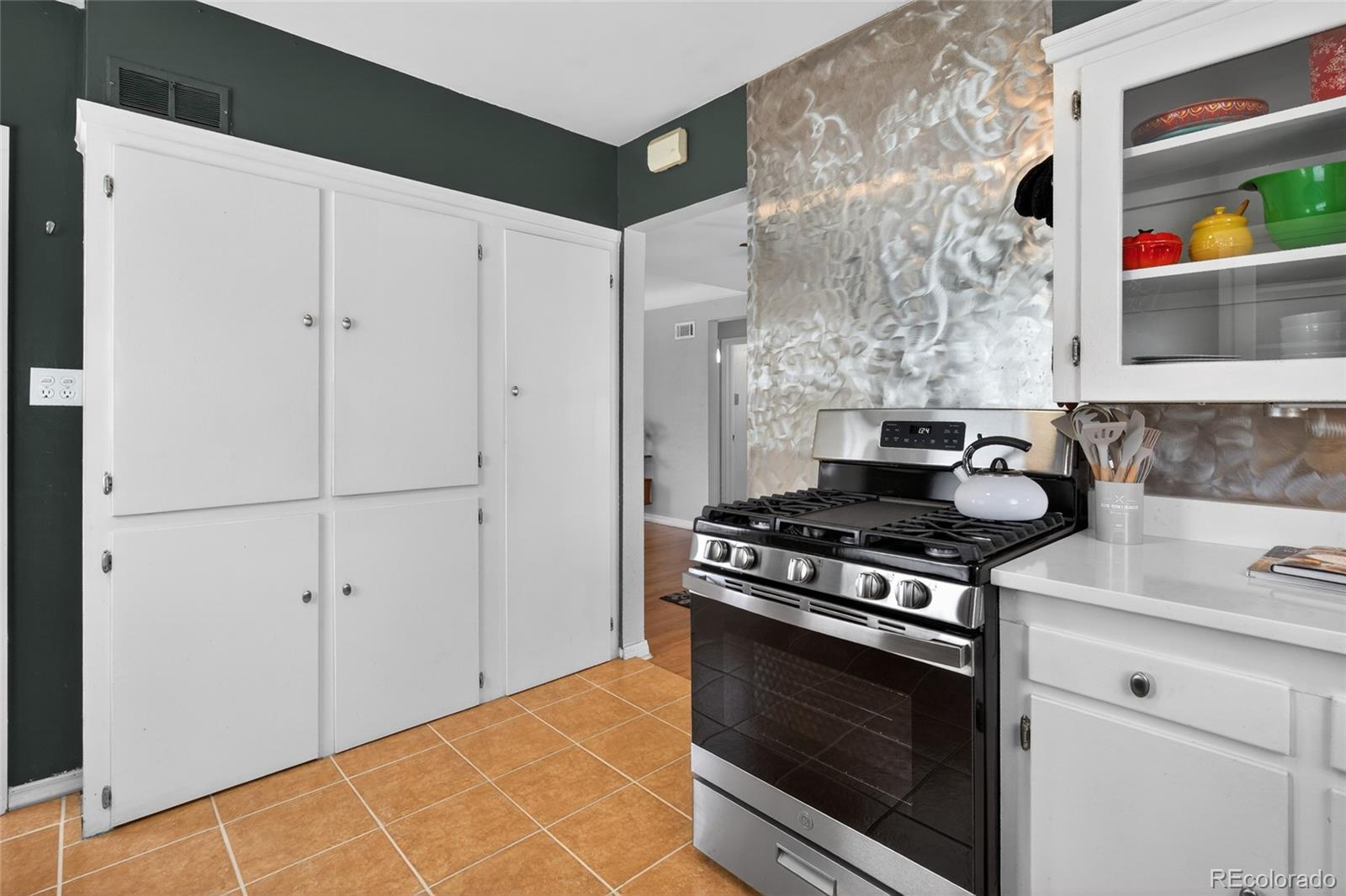 MLS Image #8 for 2380 s corona street,denver, Colorado