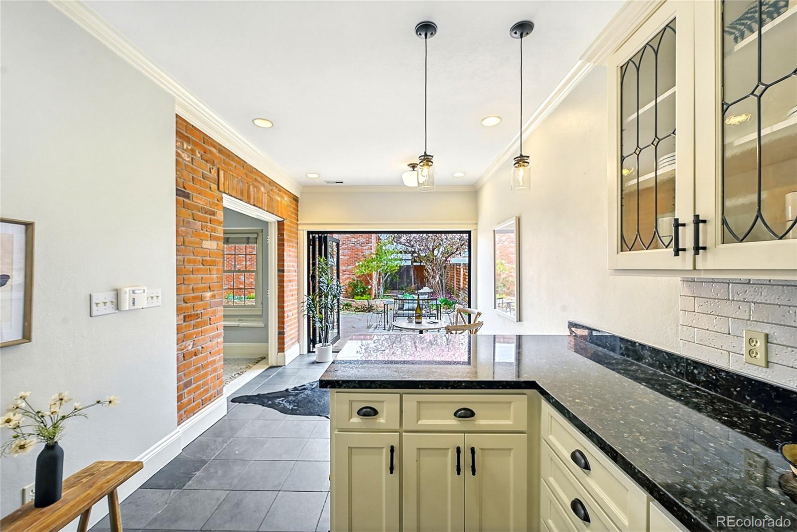 MLS Image #11 for 322 s humboldt street,denver, Colorado