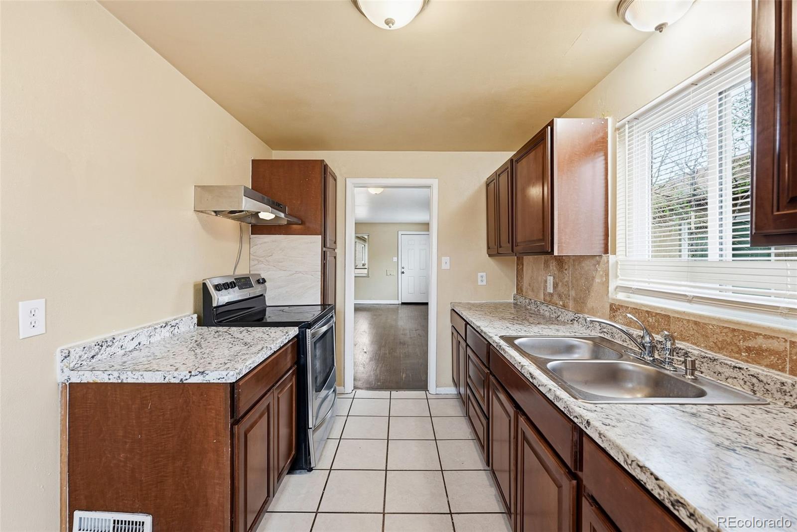 MLS Image #11 for 1717  clinton street,aurora, Colorado