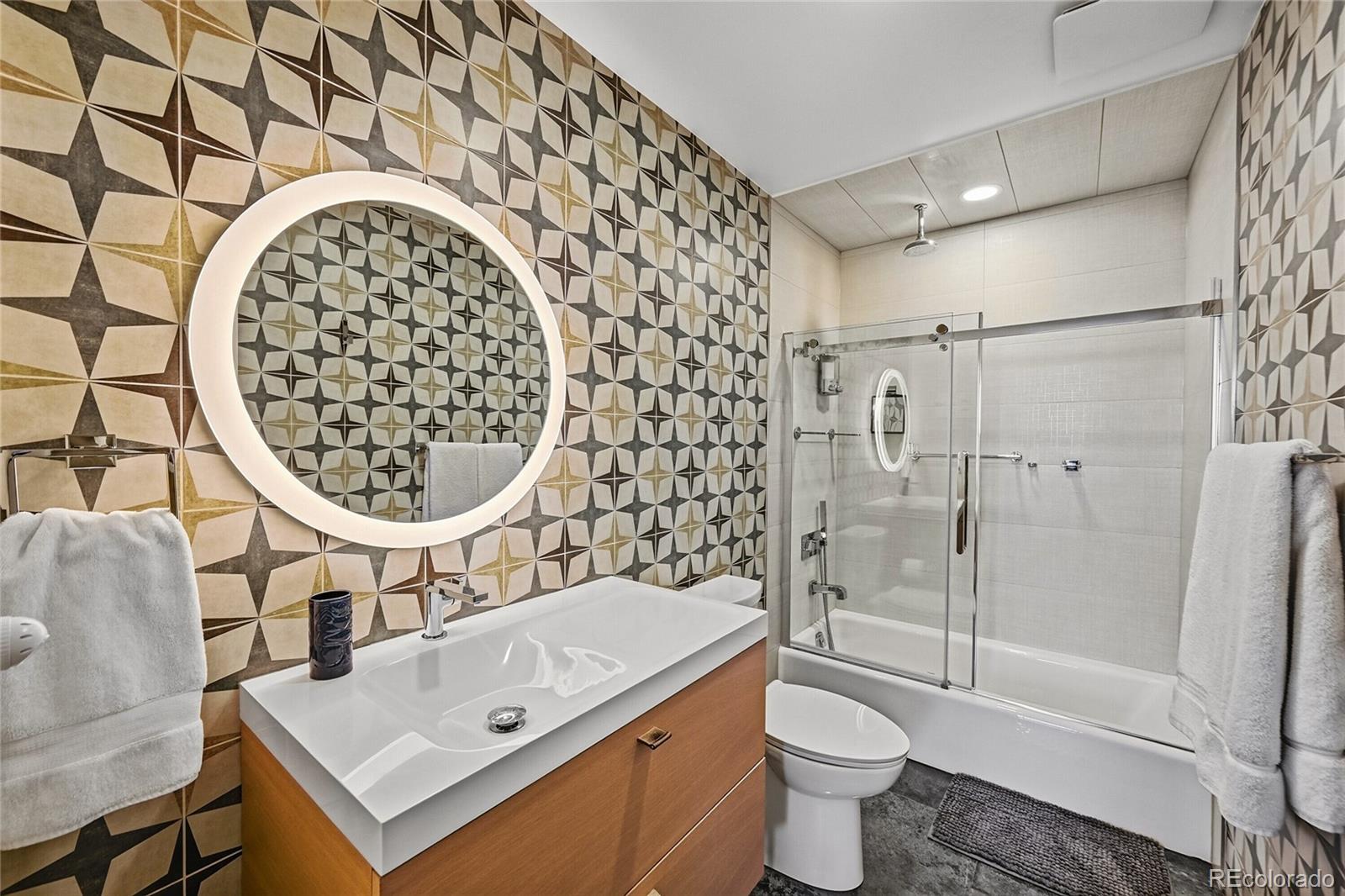 MLS Image #5 for 2483 w caithness place,denver, Colorado