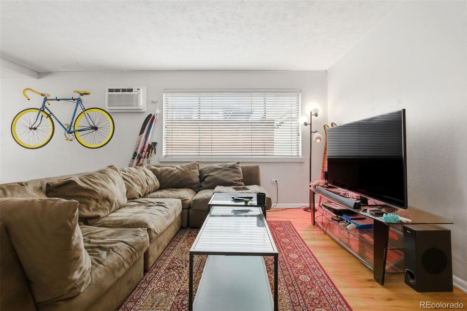 MLS Image #5 for 1063 n clarkson street,denver, Colorado