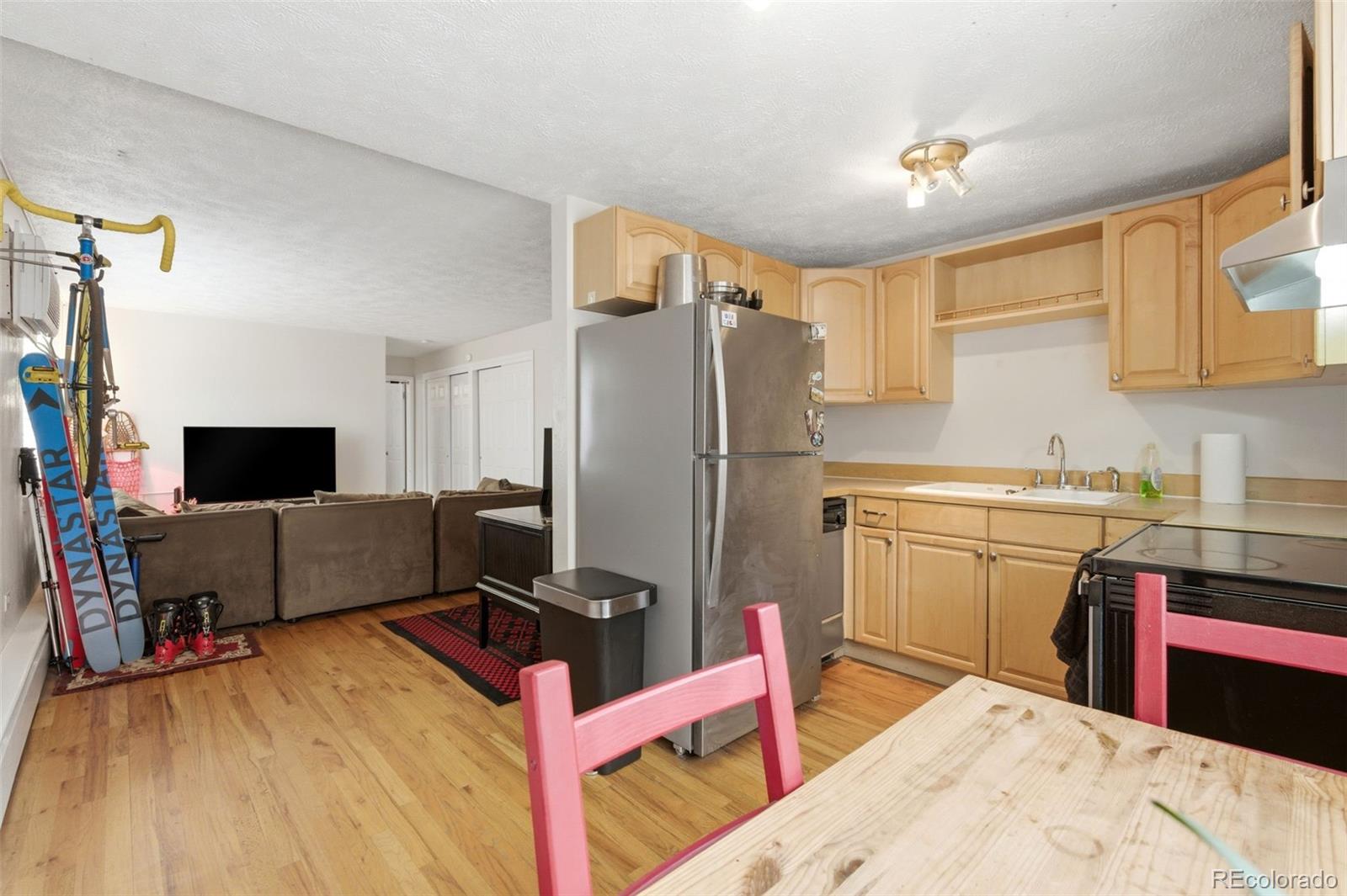 MLS Image #8 for 1063 n clarkson street,denver, Colorado