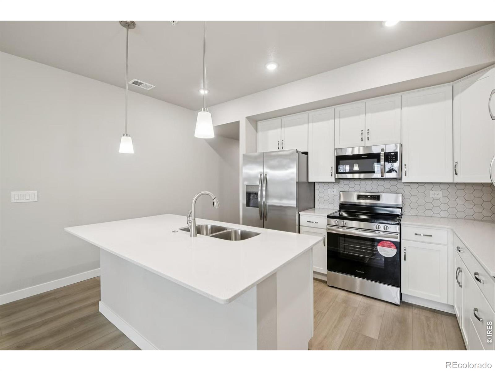 MLS Image #4 for 410  high point drive,longmont, Colorado