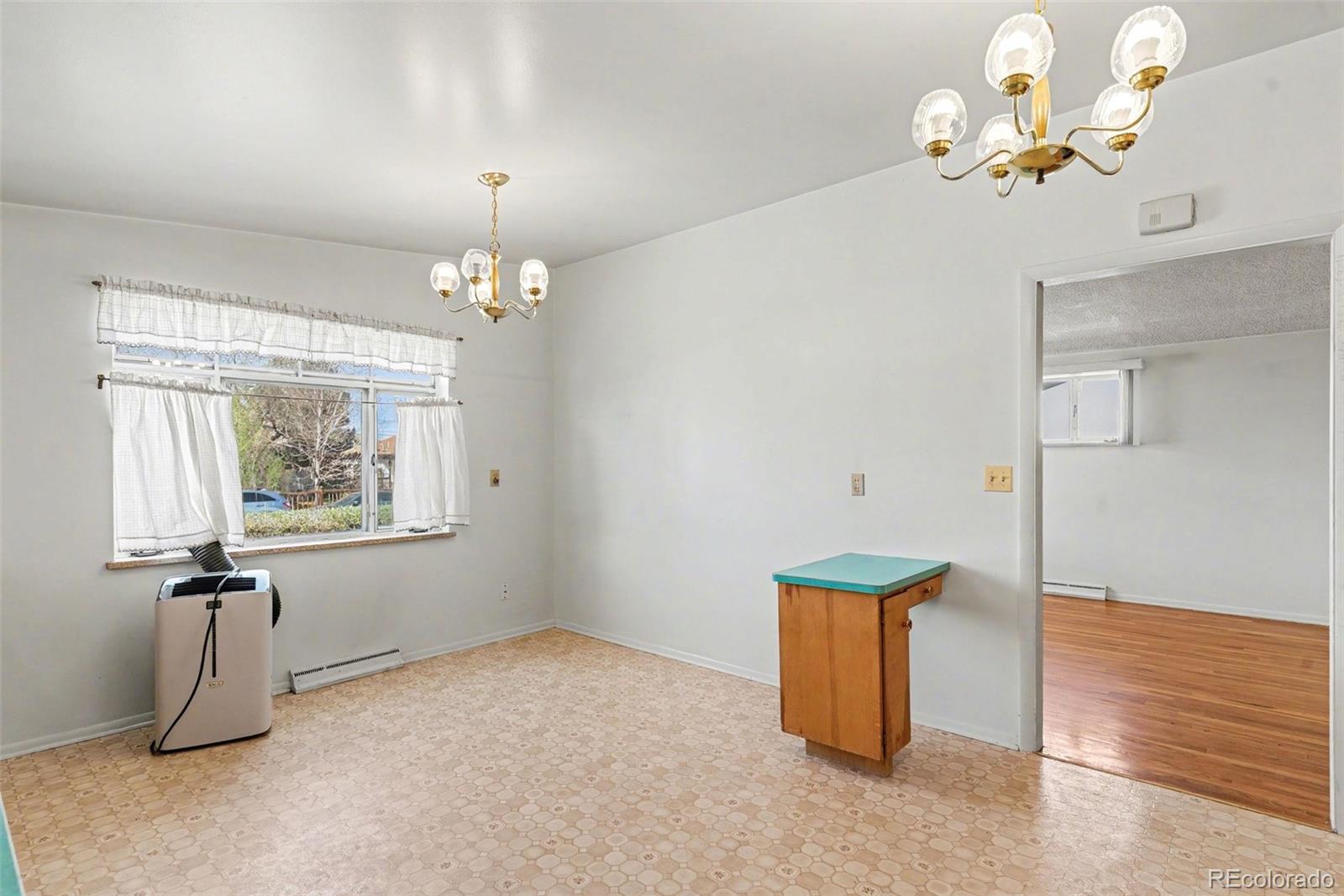 MLS Image #8 for 1018 s krameria street,denver, Colorado