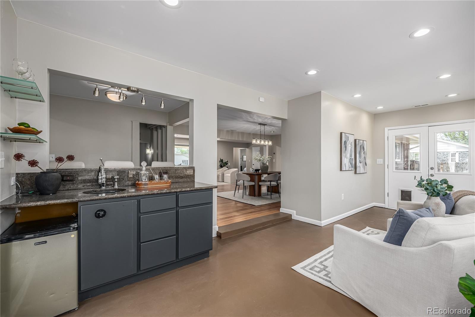 MLS Image #11 for 2540 s jasmine street,denver, Colorado