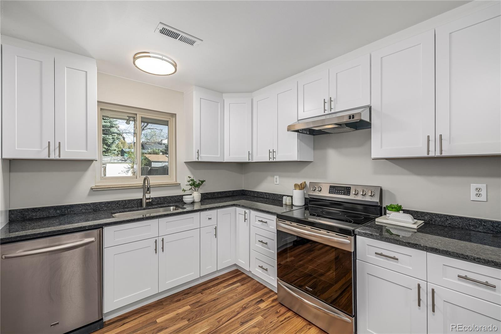 MLS Image #18 for 2540 s jasmine street,denver, Colorado