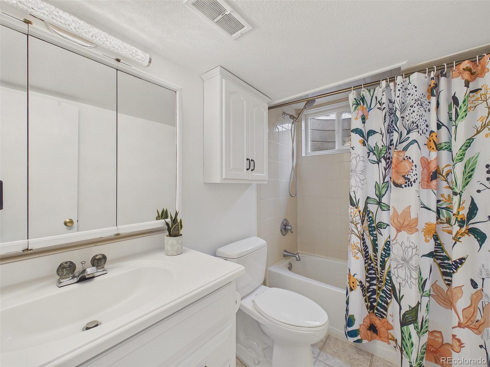 MLS Image #32 for 1709 s kearney street,denver, Colorado