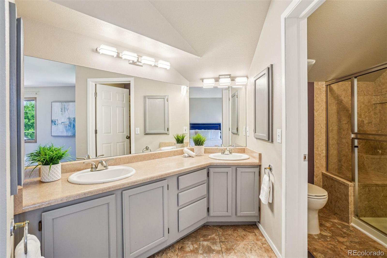 MLS Image #16 for 1310 s monaco parkway,denver, Colorado