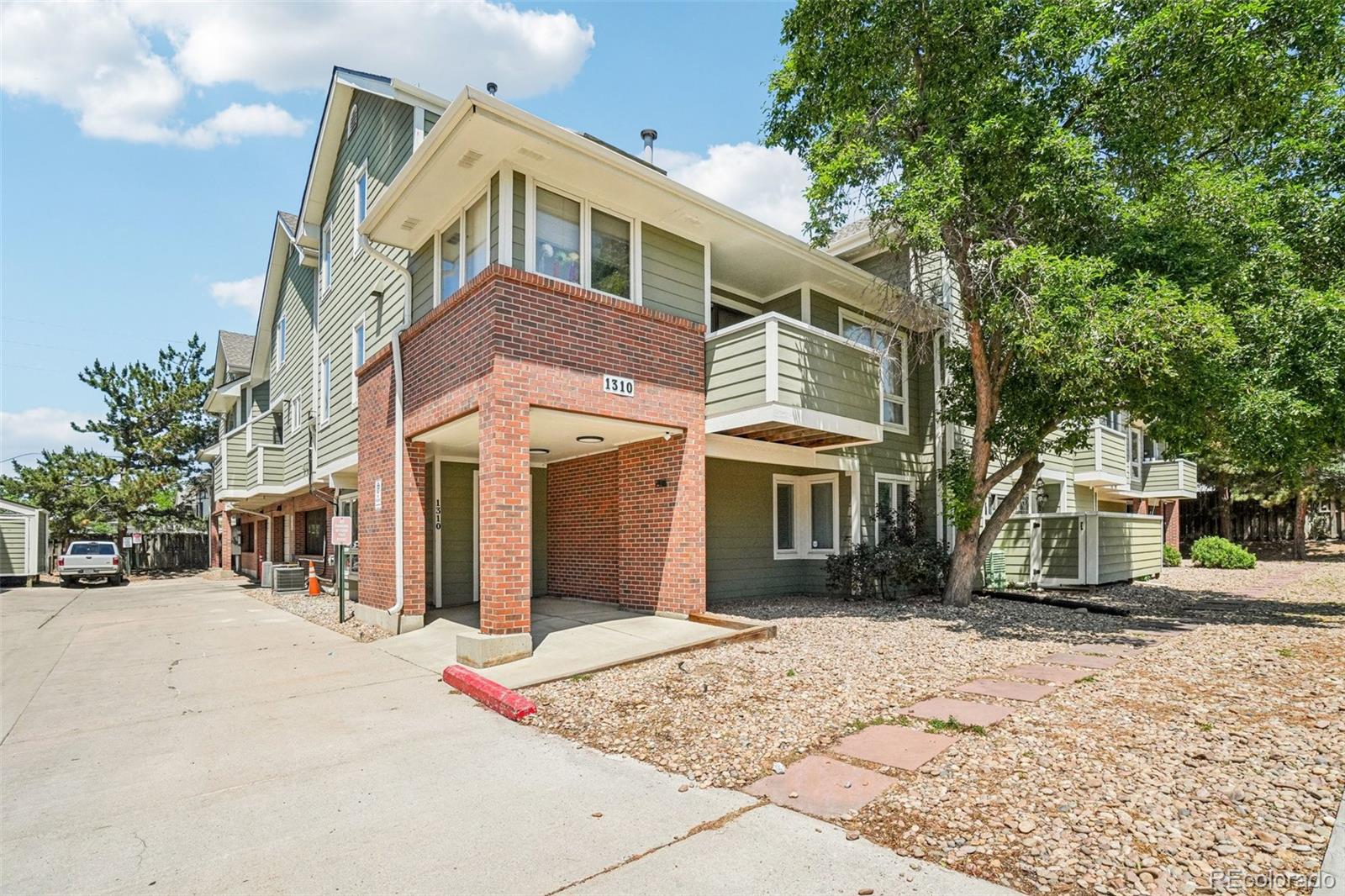 MLS Image #4 for 1310 s monaco parkway,denver, Colorado