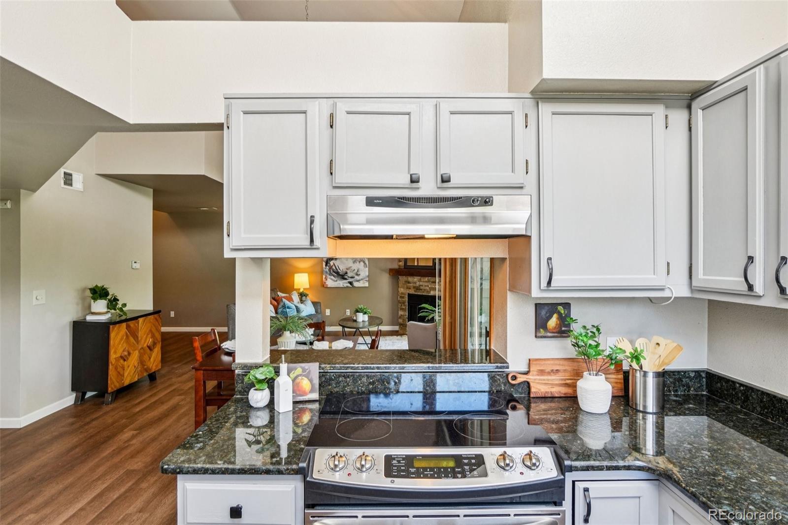MLS Image #8 for 1310 s monaco parkway,denver, Colorado