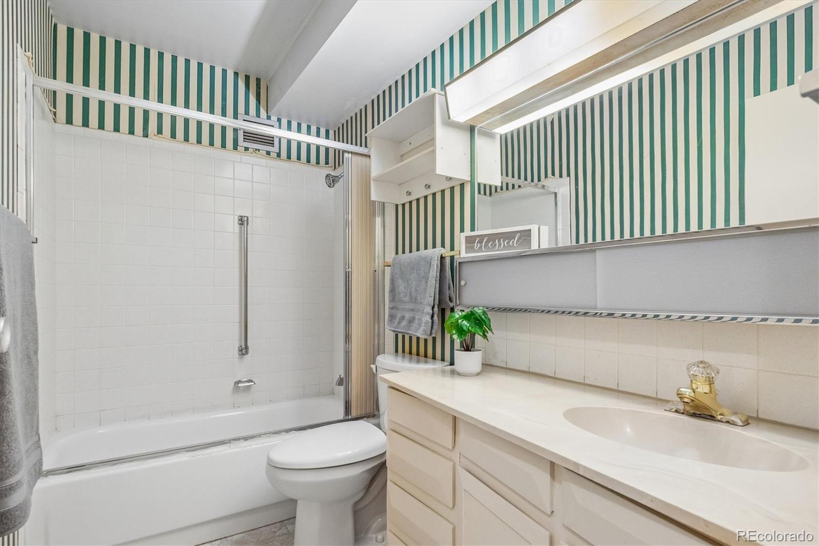 MLS Image #13 for 300 s clinton street 5a,denver, Colorado