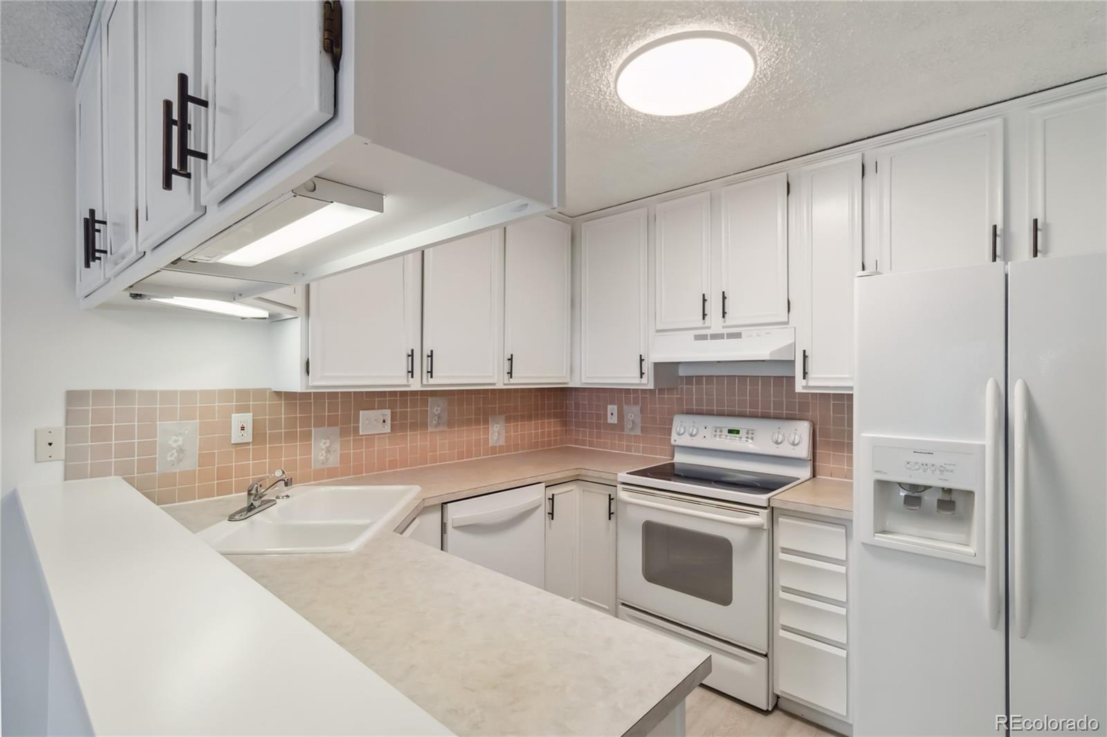 MLS Image #11 for 3470 s poplar street,denver, Colorado