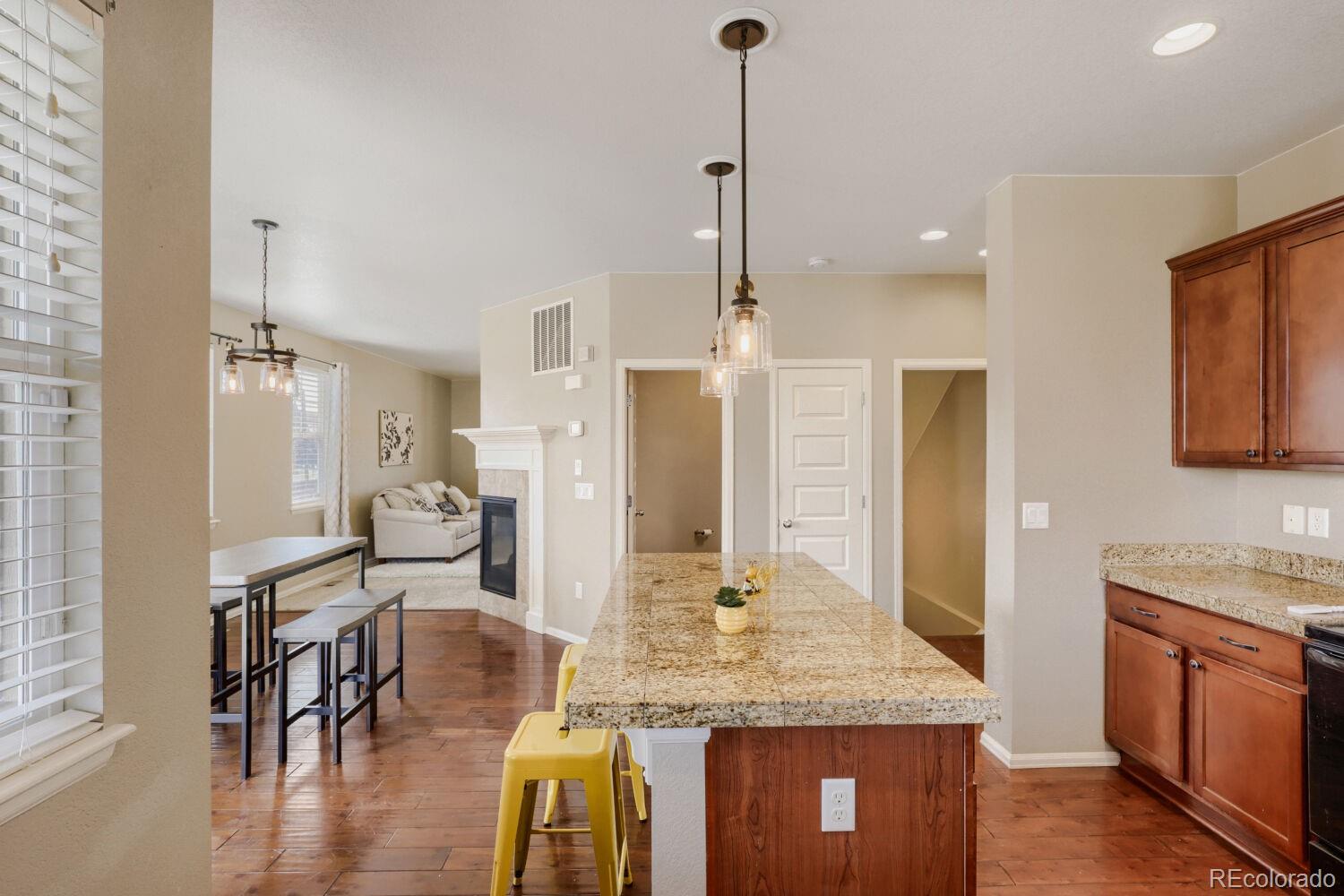 MLS Image #14 for 25283 e 2nd avenue,aurora, Colorado