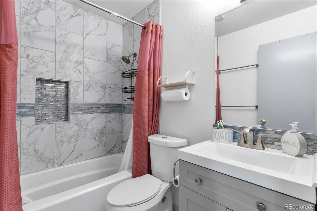 MLS Image #14 for 1800 s monaco parkway,denver, Colorado