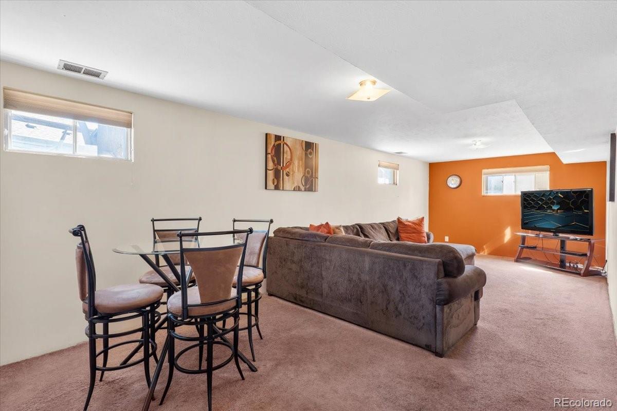 MLS Image #18 for 1800 s monaco parkway,denver, Colorado