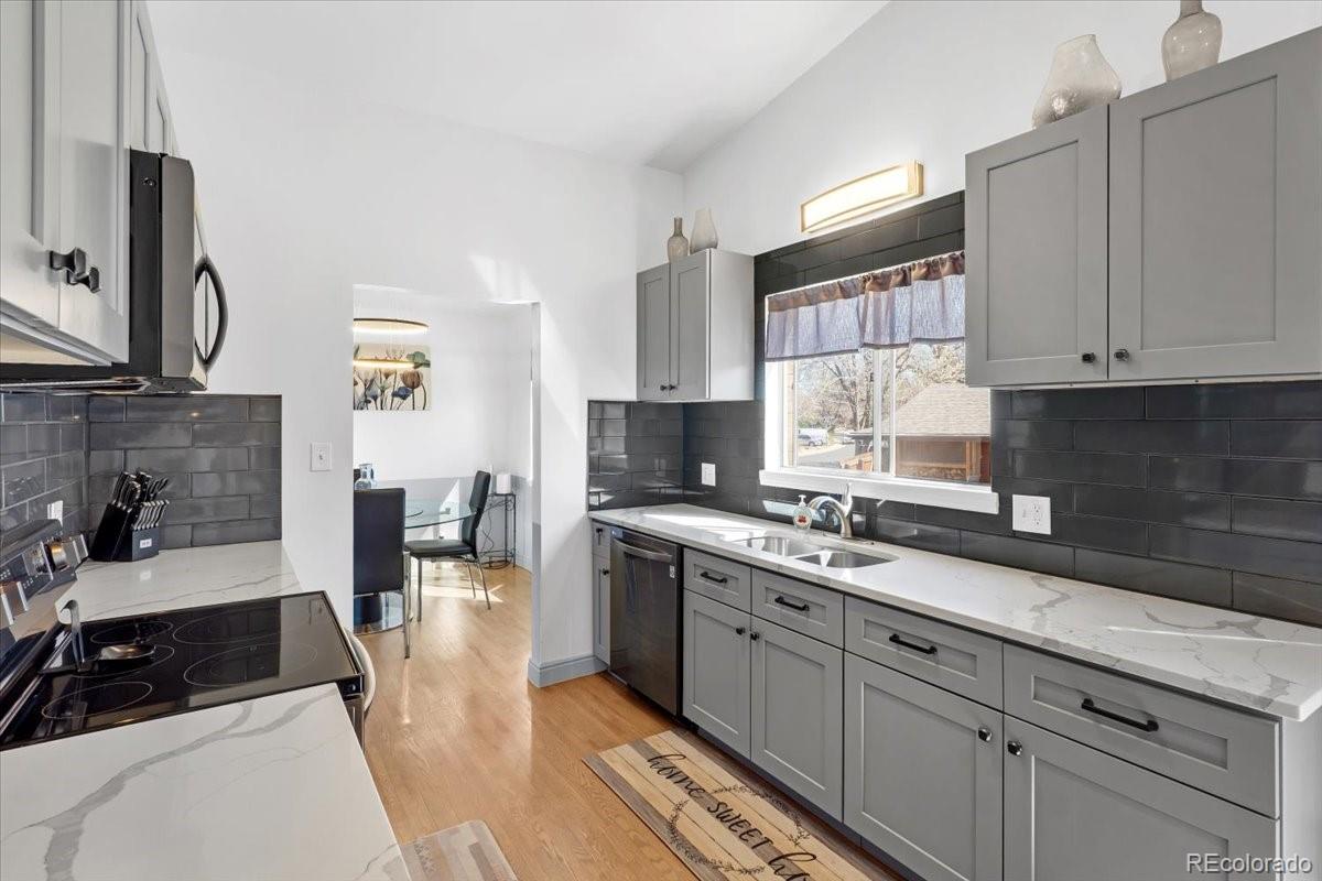 MLS Image #8 for 1800 s monaco parkway,denver, Colorado