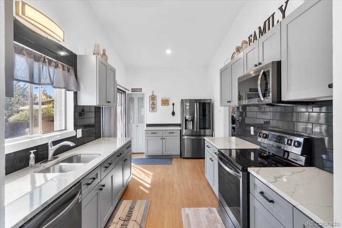 MLS Image #9 for 1800 s monaco parkway,denver, Colorado