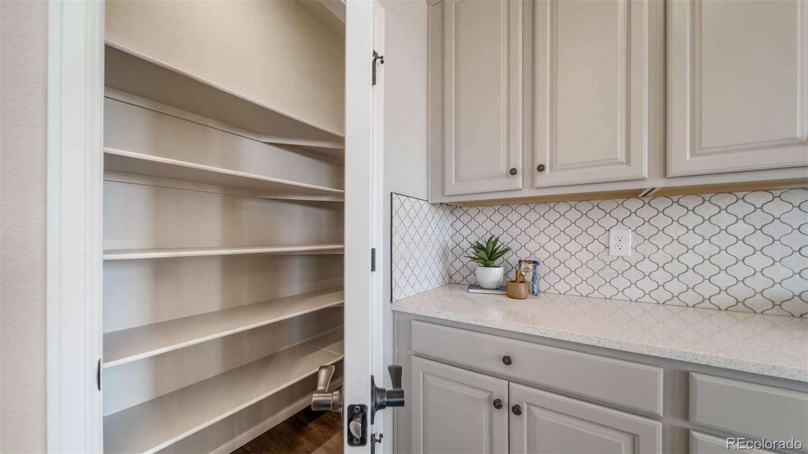 MLS Image #11 for 4934 n tempe street,aurora, Colorado