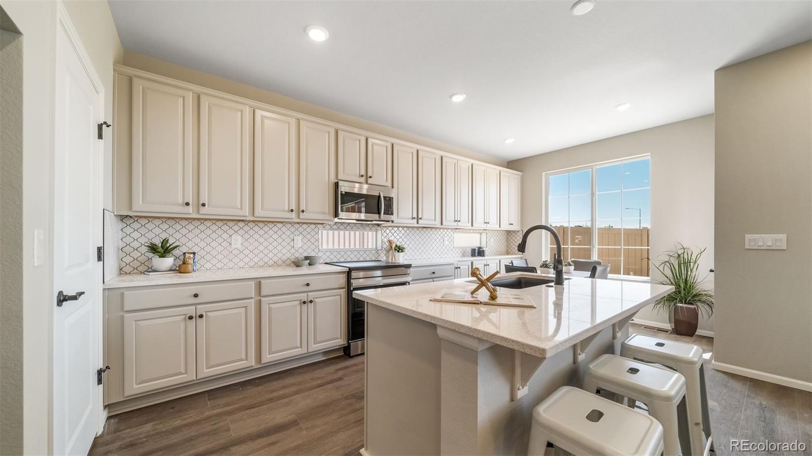 MLS Image #8 for 4934 n tempe street,aurora, Colorado