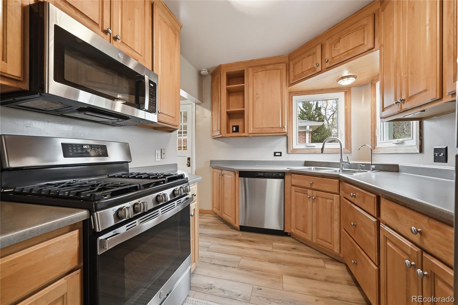 MLS Image #10 for 2010 s saint paul street,denver, Colorado