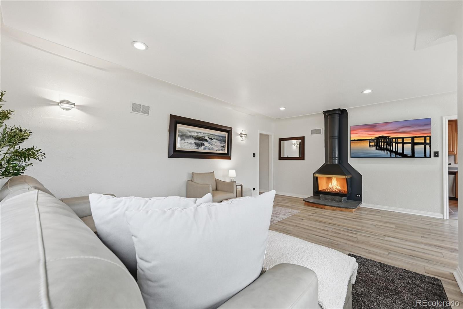 MLS Image #6 for 2010 s saint paul street,denver, Colorado