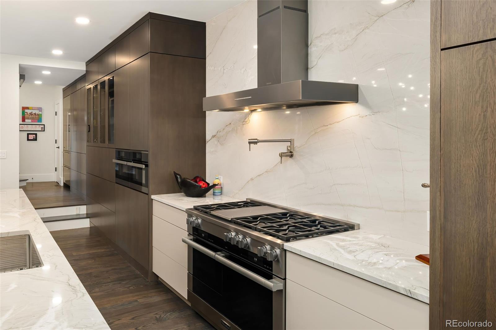 MLS Image #5 for 418  steele street,denver, Colorado