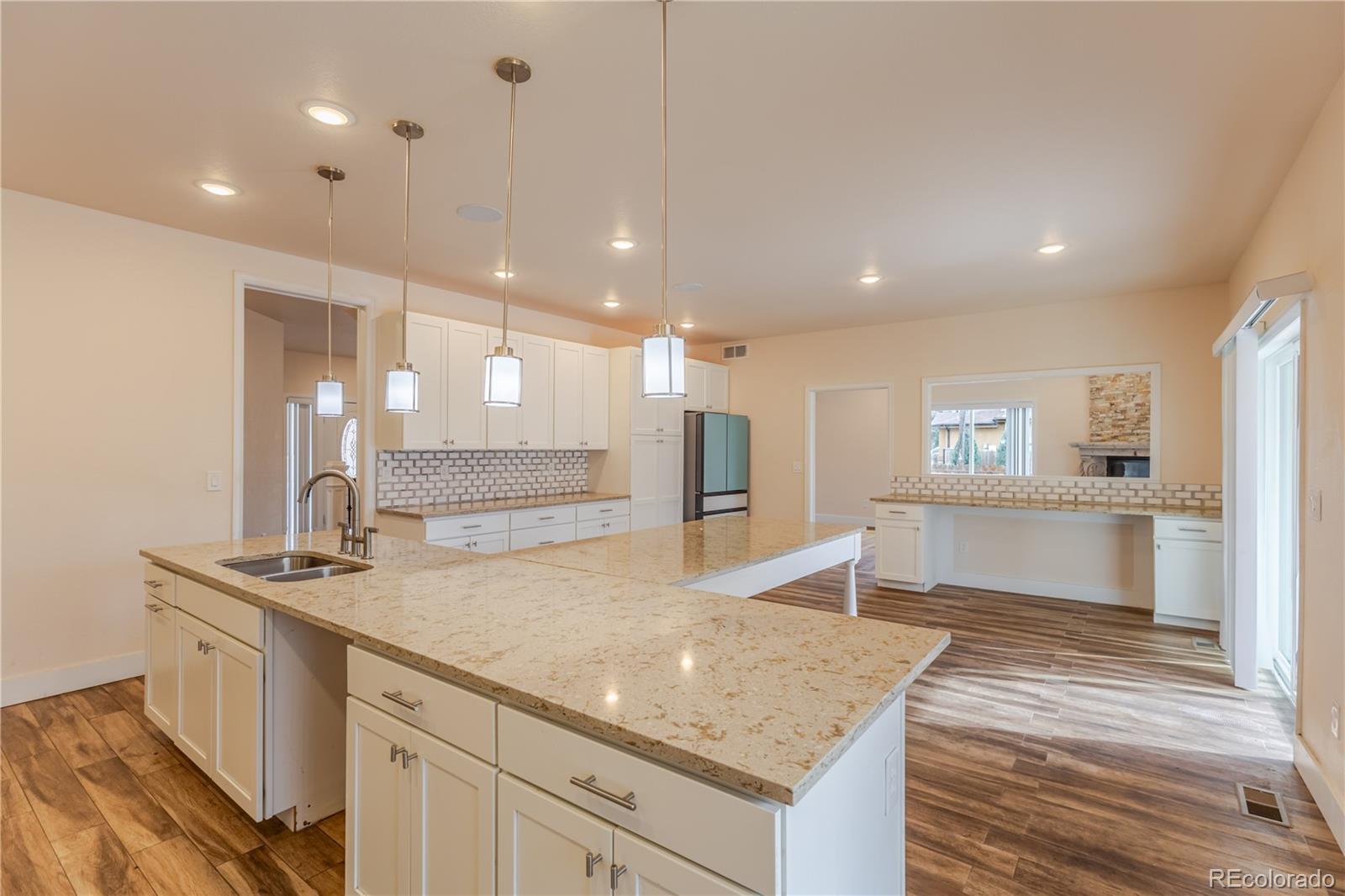 MLS Image #11 for 995 s locust street,denver, Colorado