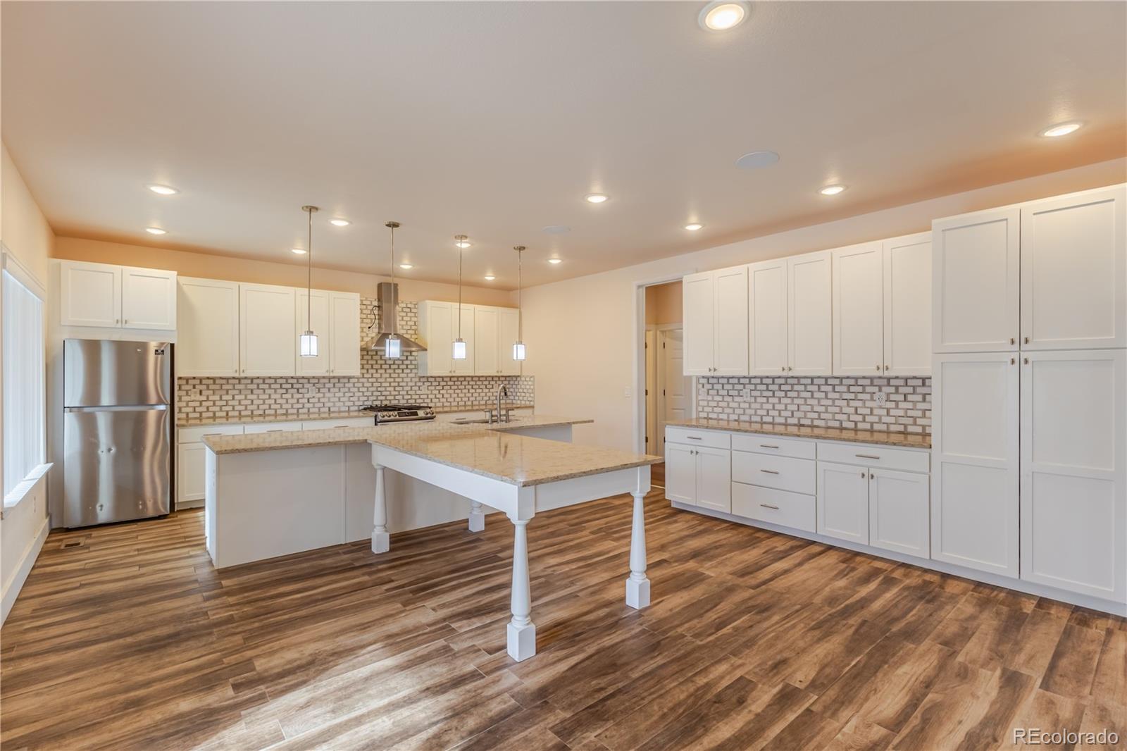 MLS Image #12 for 995 s locust street,denver, Colorado