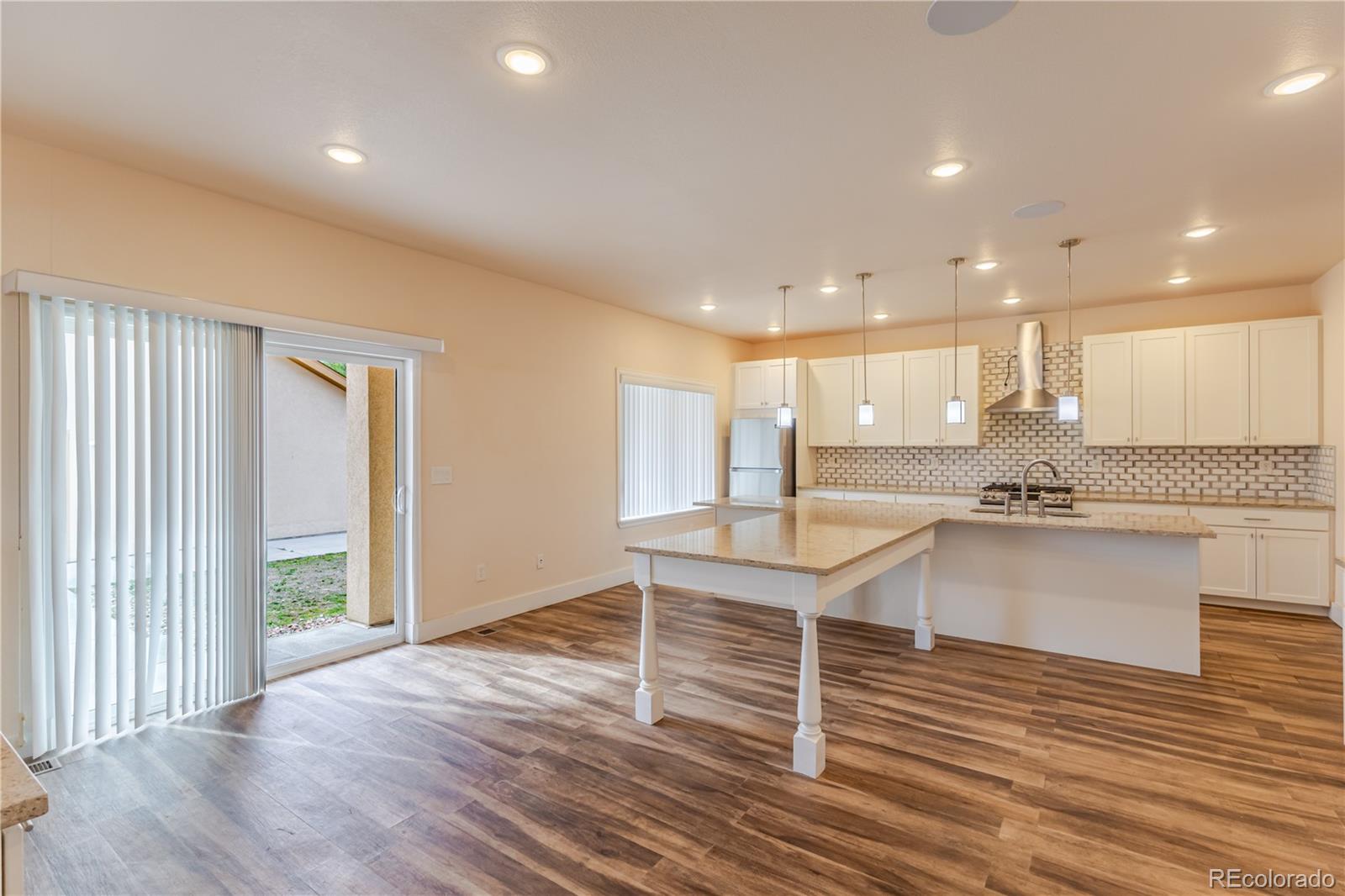 MLS Image #13 for 995 s locust street,denver, Colorado