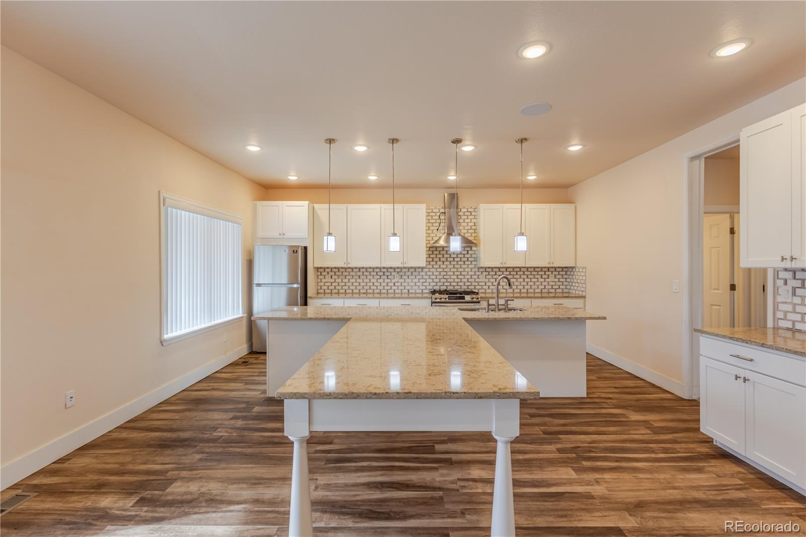 MLS Image #14 for 995 s locust street,denver, Colorado